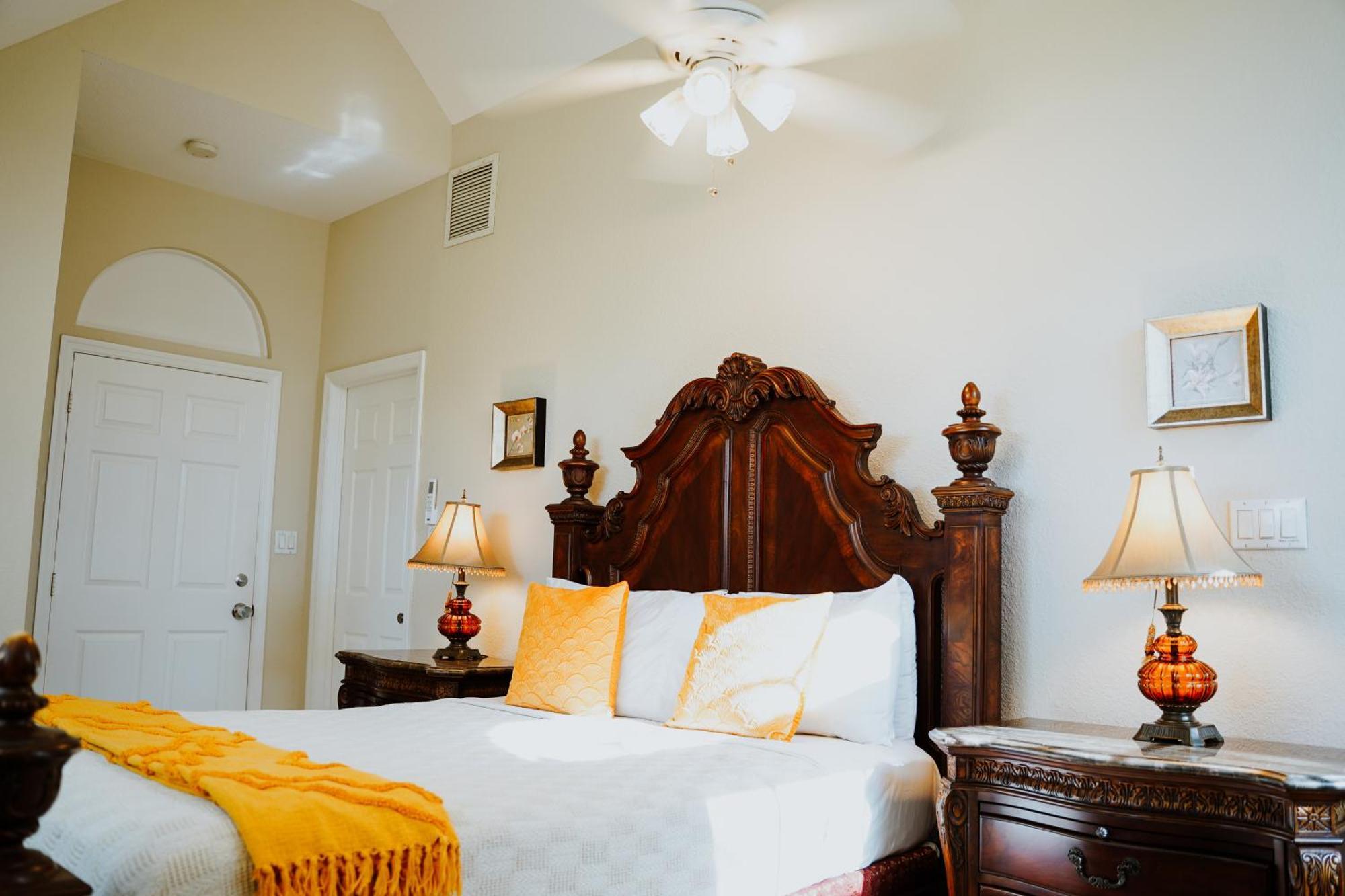 Shangri-La Boutique Bed & Breakfast West Bay Esterno foto