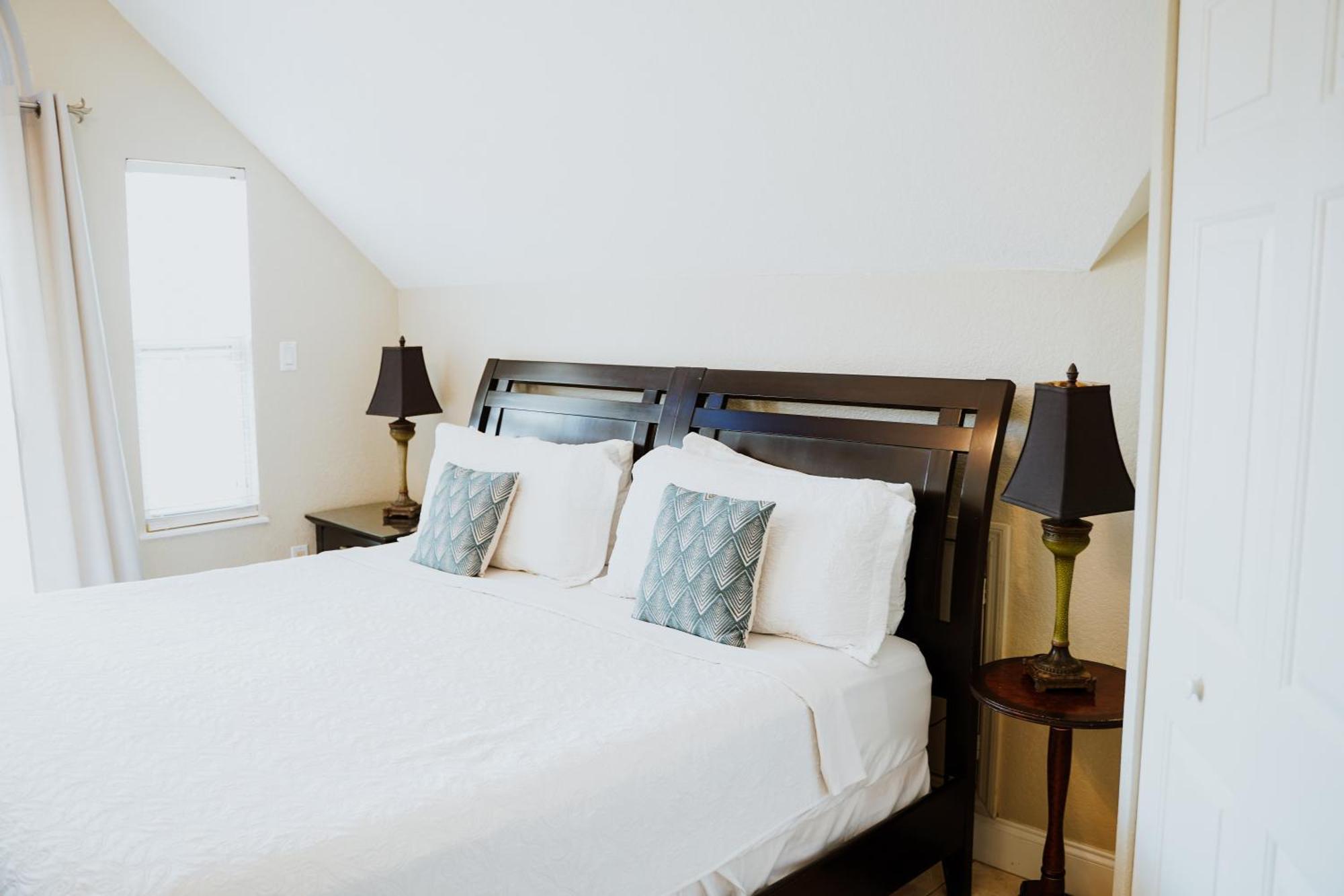 Shangri-La Boutique Bed & Breakfast West Bay Esterno foto