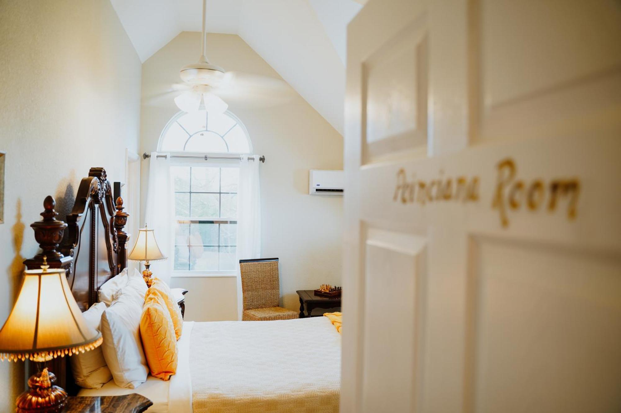 Shangri-La Boutique Bed & Breakfast West Bay Esterno foto