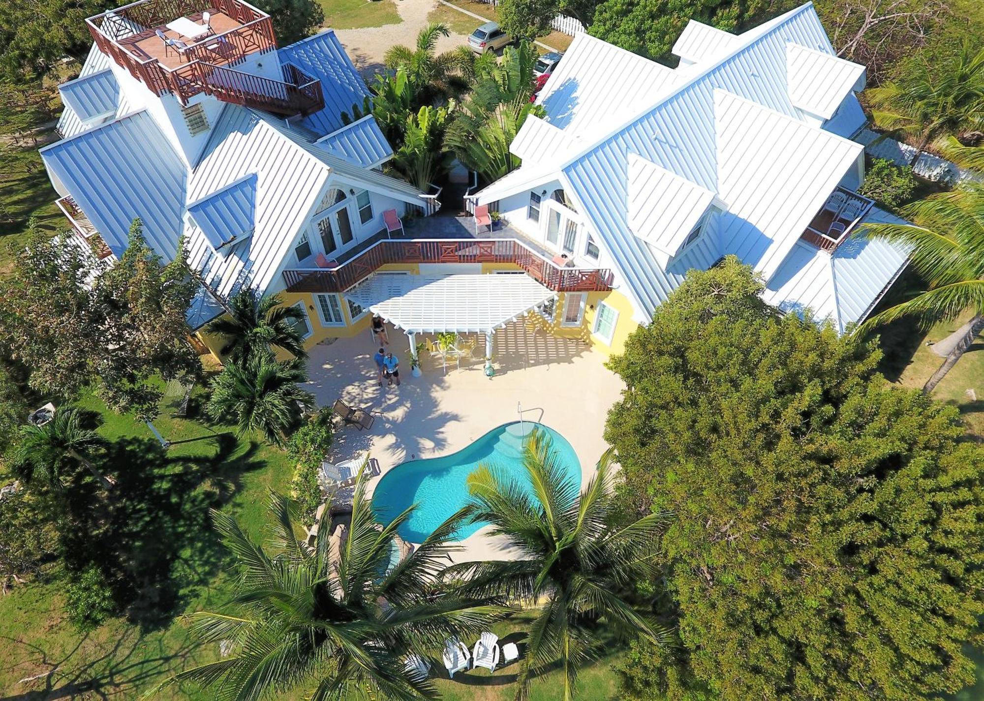 Shangri-La Boutique Bed & Breakfast West Bay Esterno foto