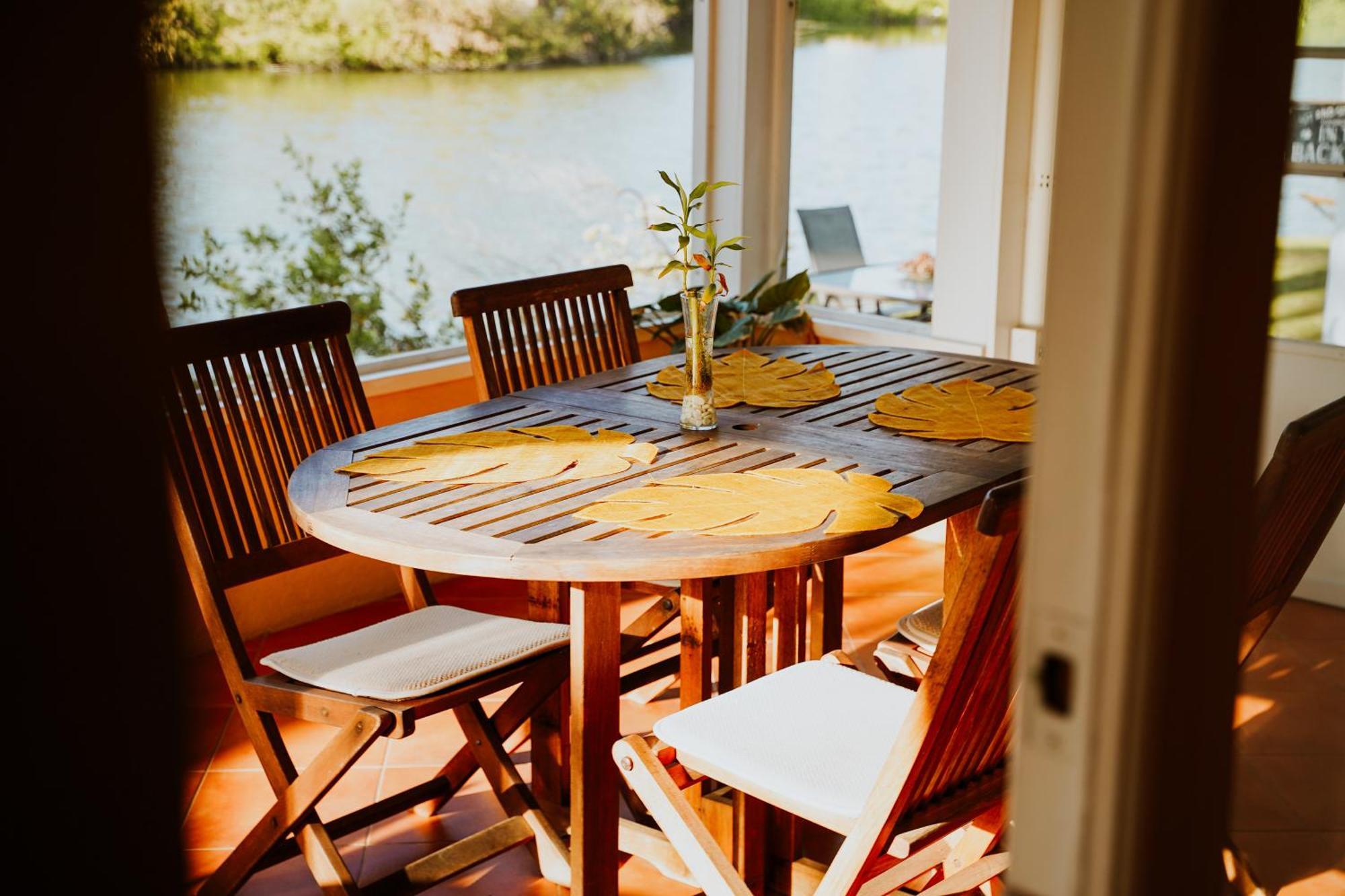 Shangri-La Boutique Bed & Breakfast West Bay Esterno foto
