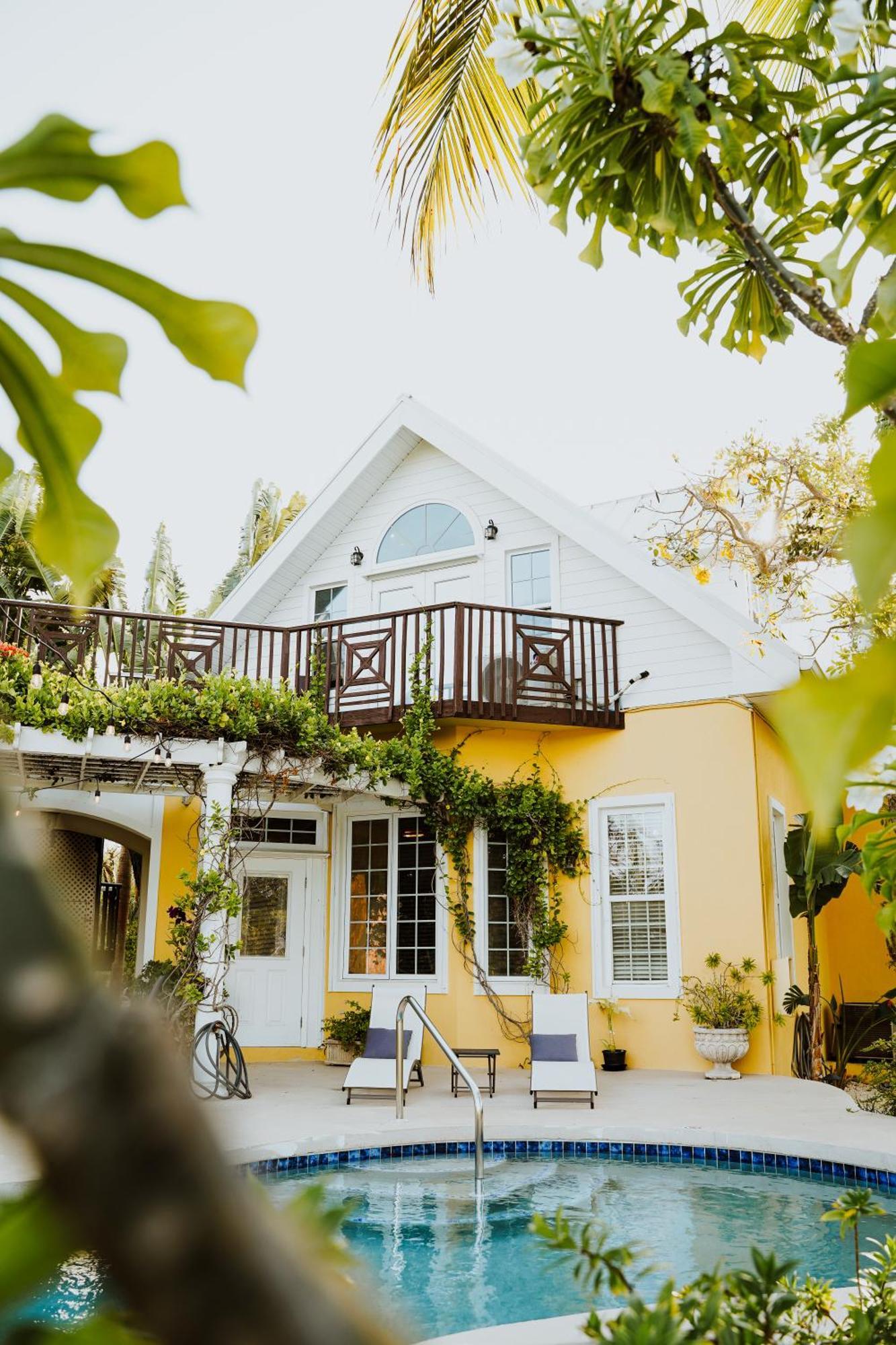 Shangri-La Boutique Bed & Breakfast West Bay Esterno foto