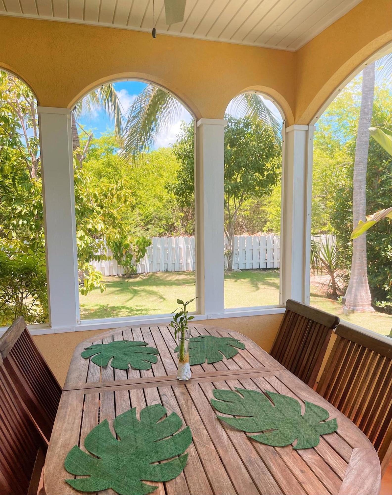 Shangri-La Boutique Bed & Breakfast West Bay Esterno foto