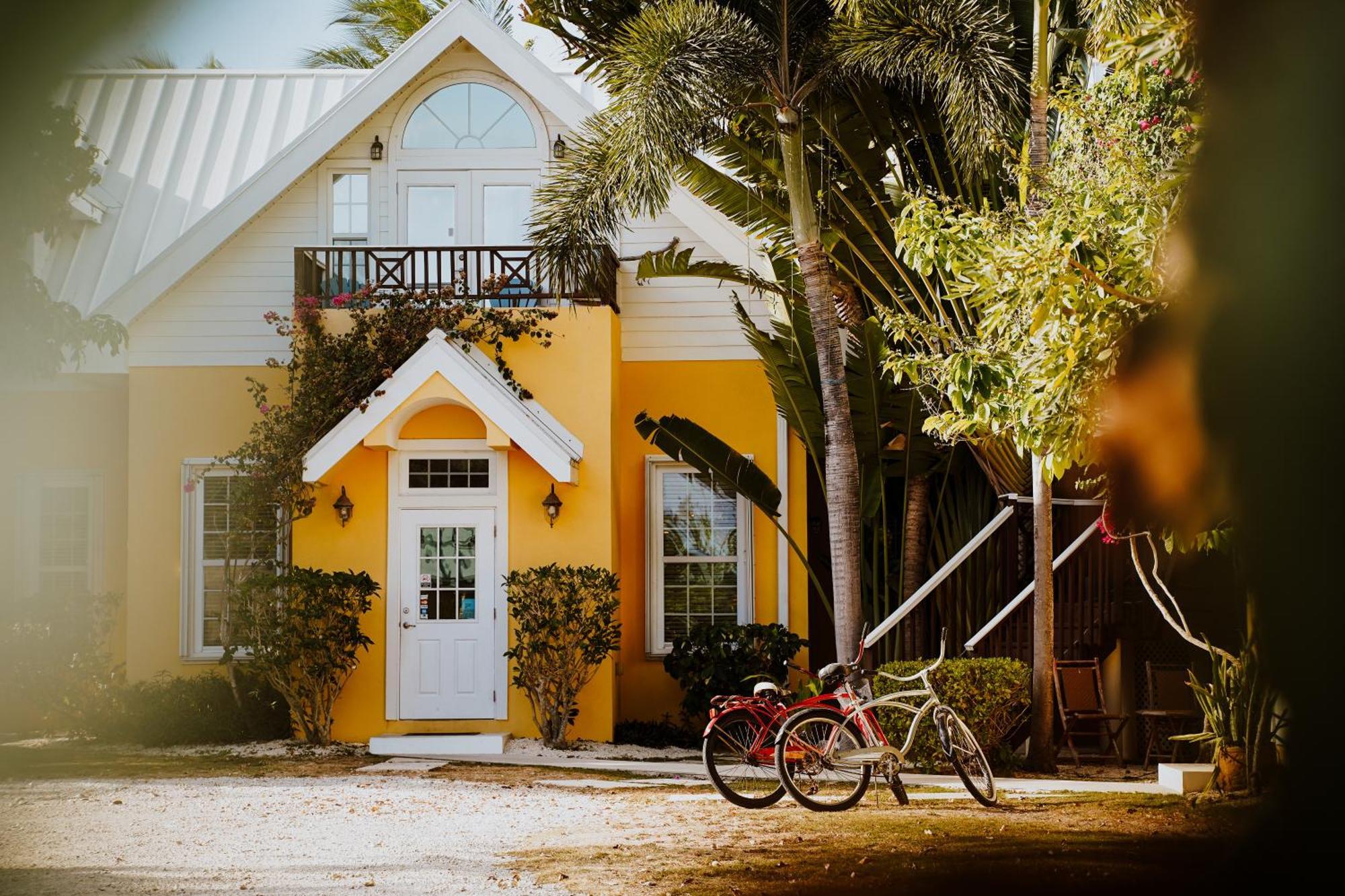 Shangri-La Boutique Bed & Breakfast West Bay Esterno foto