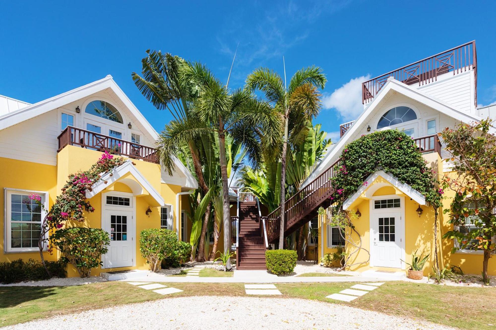 Shangri-La Boutique Bed & Breakfast West Bay Esterno foto