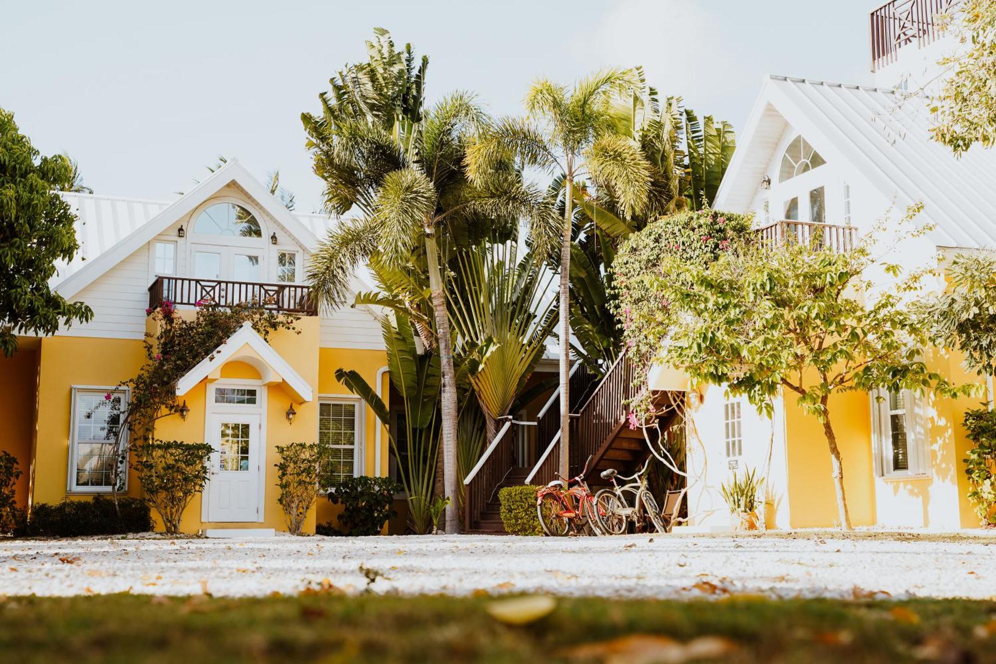 Shangri-La Boutique Bed & Breakfast West Bay Esterno foto