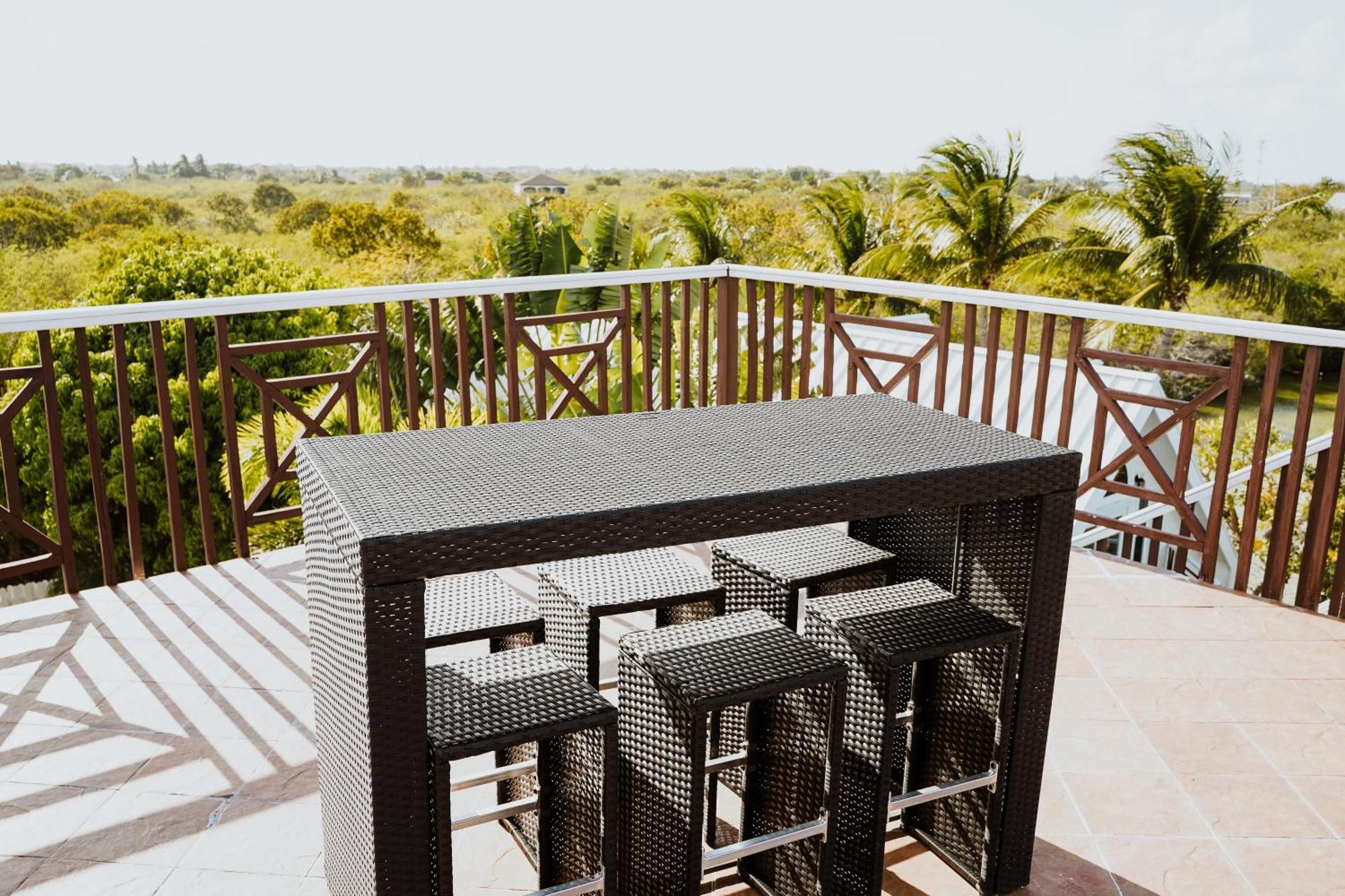 Shangri-La Boutique Bed & Breakfast West Bay Camera foto