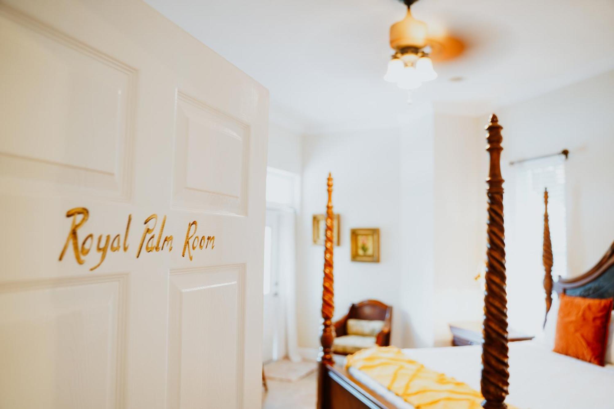 Shangri-La Boutique Bed & Breakfast West Bay Camera foto