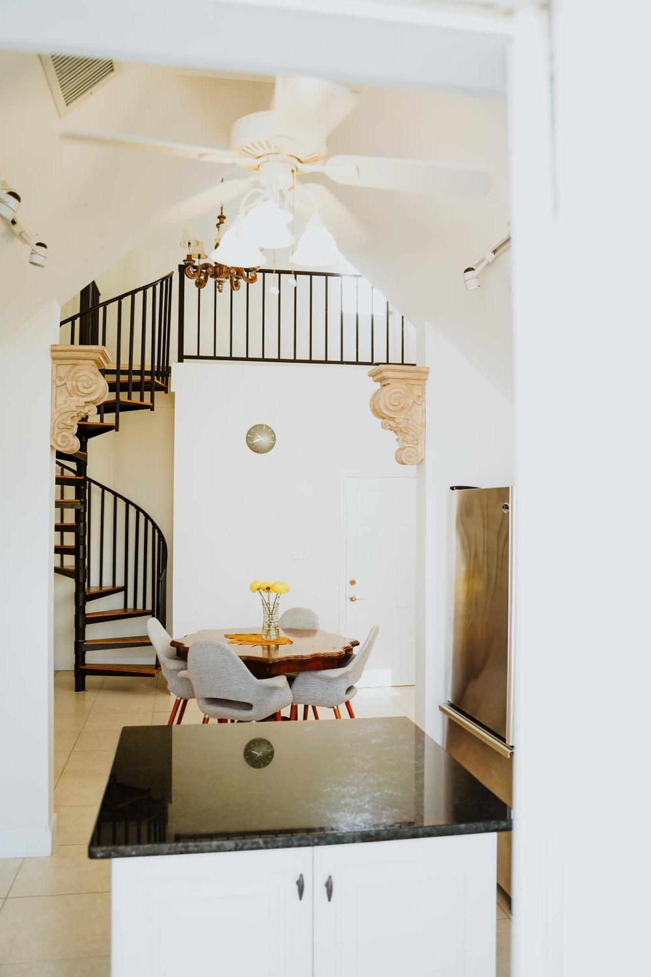 Shangri-La Boutique Bed & Breakfast West Bay Camera foto
