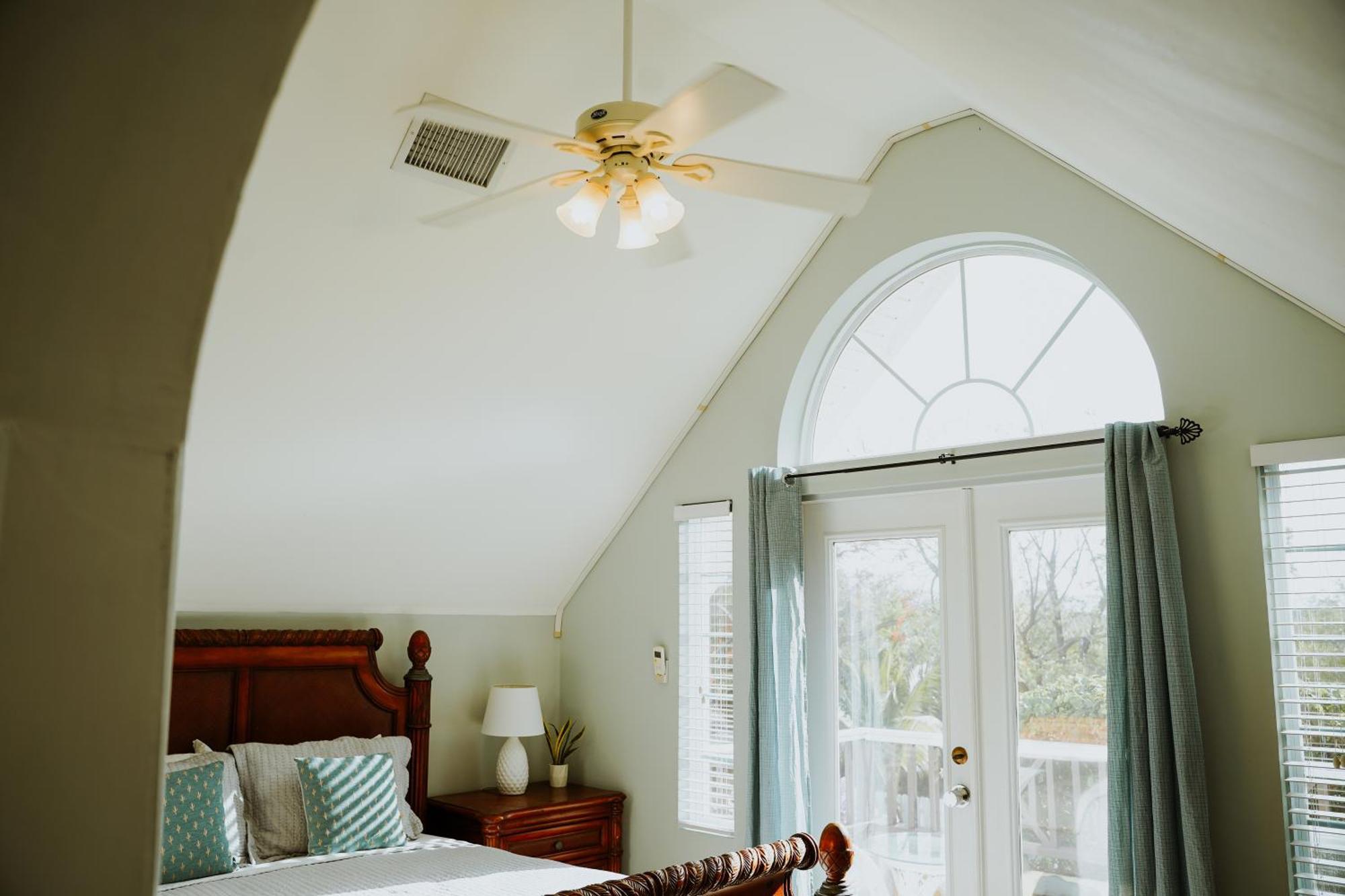 Shangri-La Boutique Bed & Breakfast West Bay Camera foto