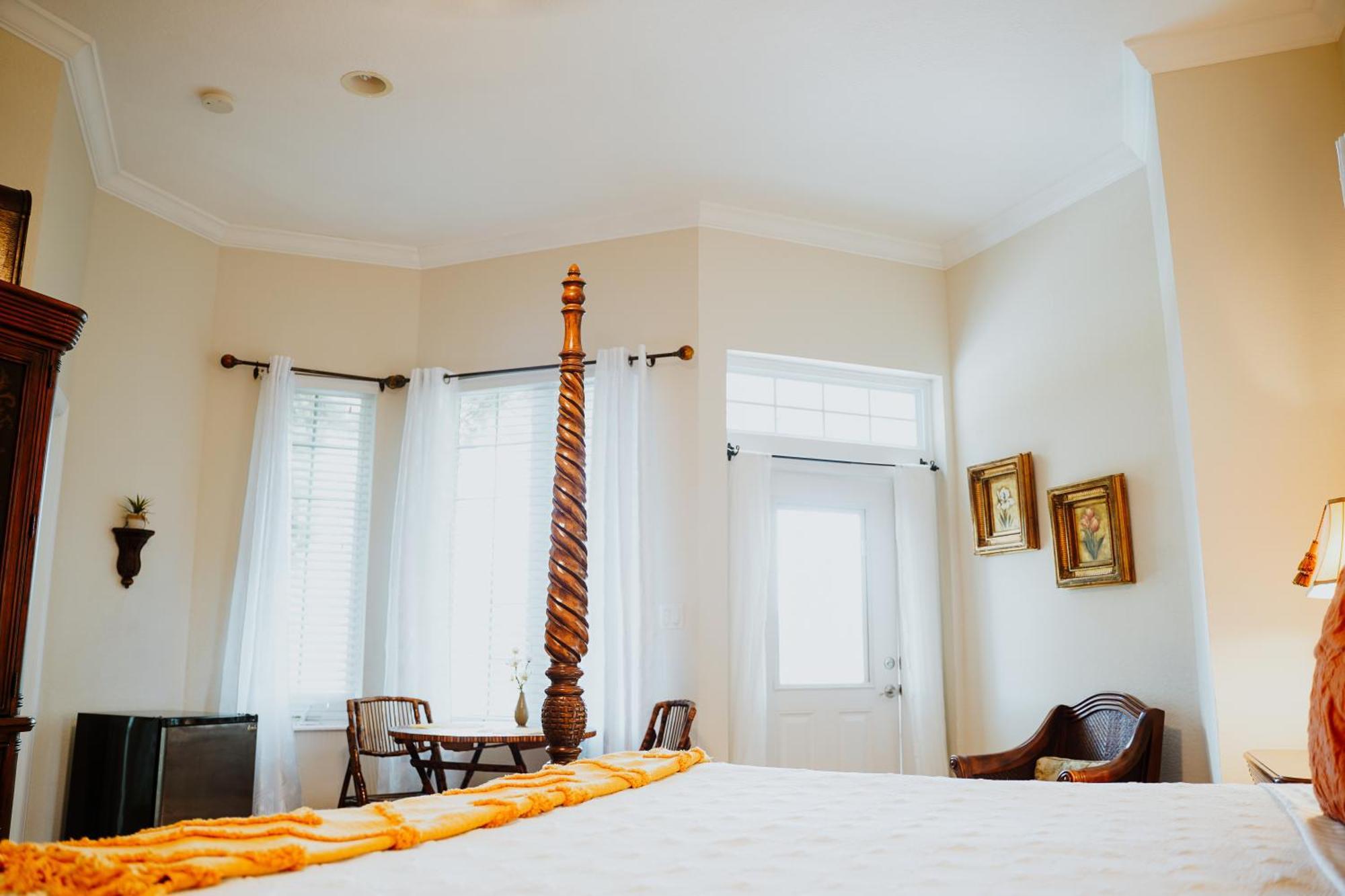 Shangri-La Boutique Bed & Breakfast West Bay Camera foto