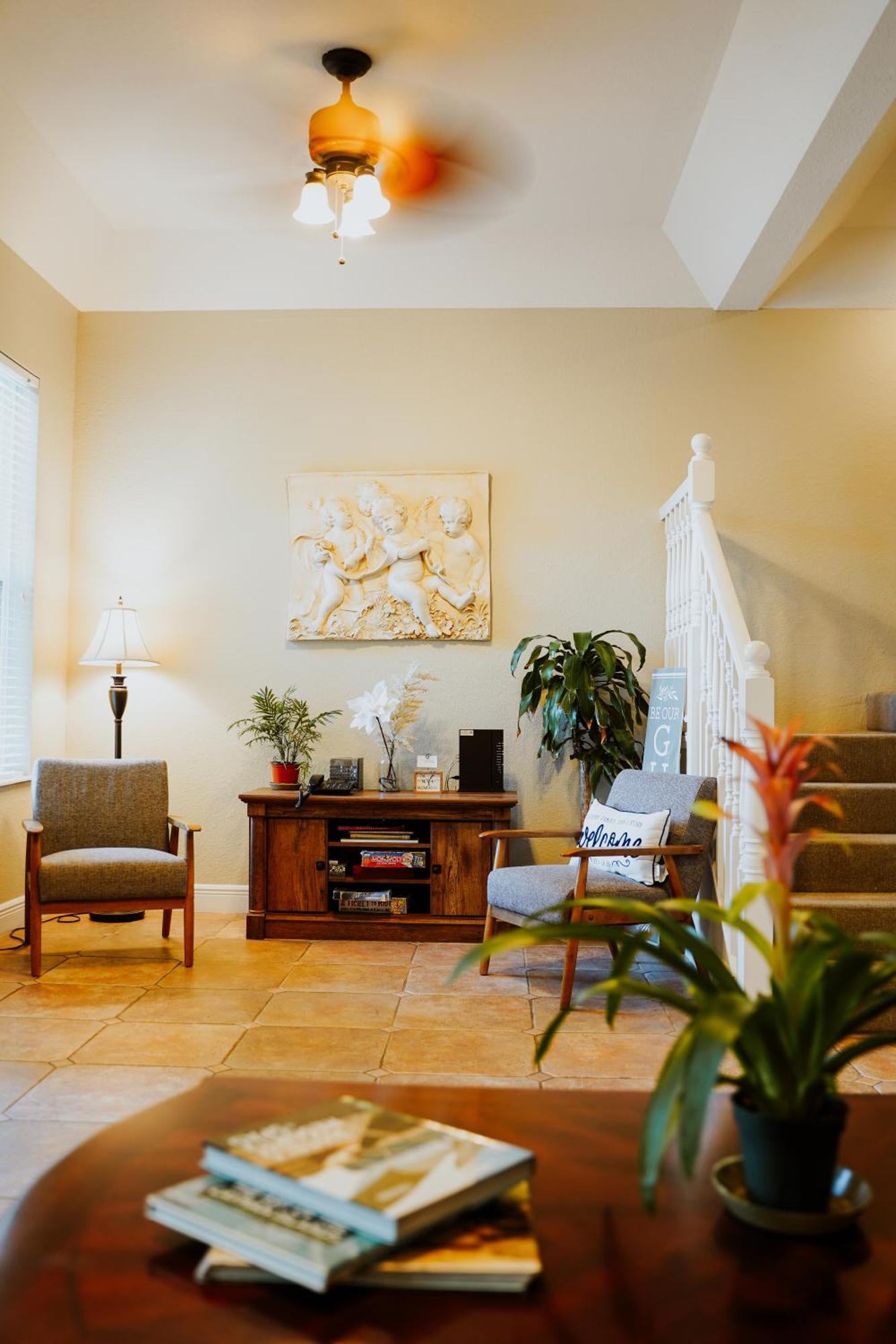 Shangri-La Boutique Bed & Breakfast West Bay Esterno foto