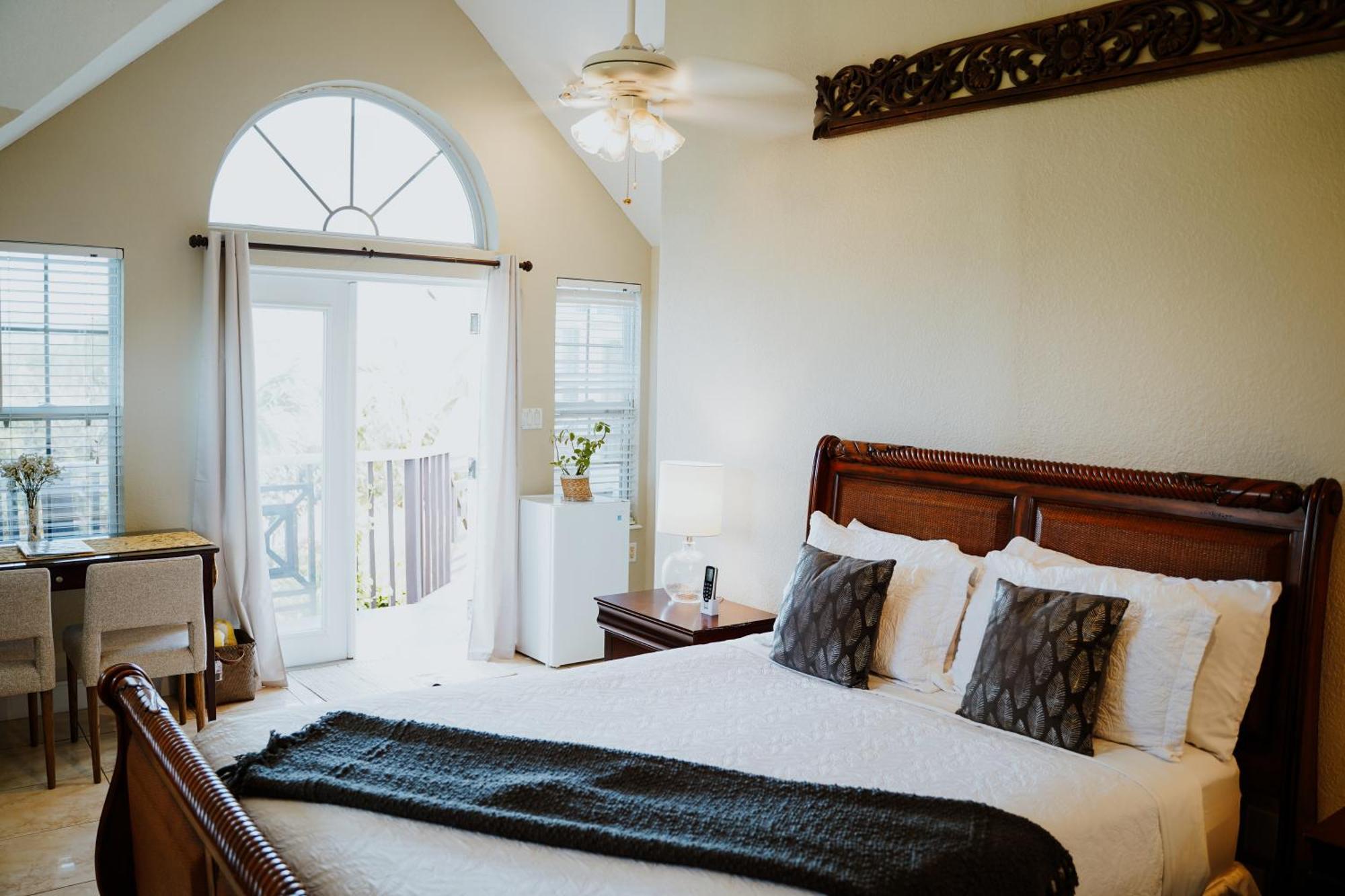 Shangri-La Boutique Bed & Breakfast West Bay Camera foto