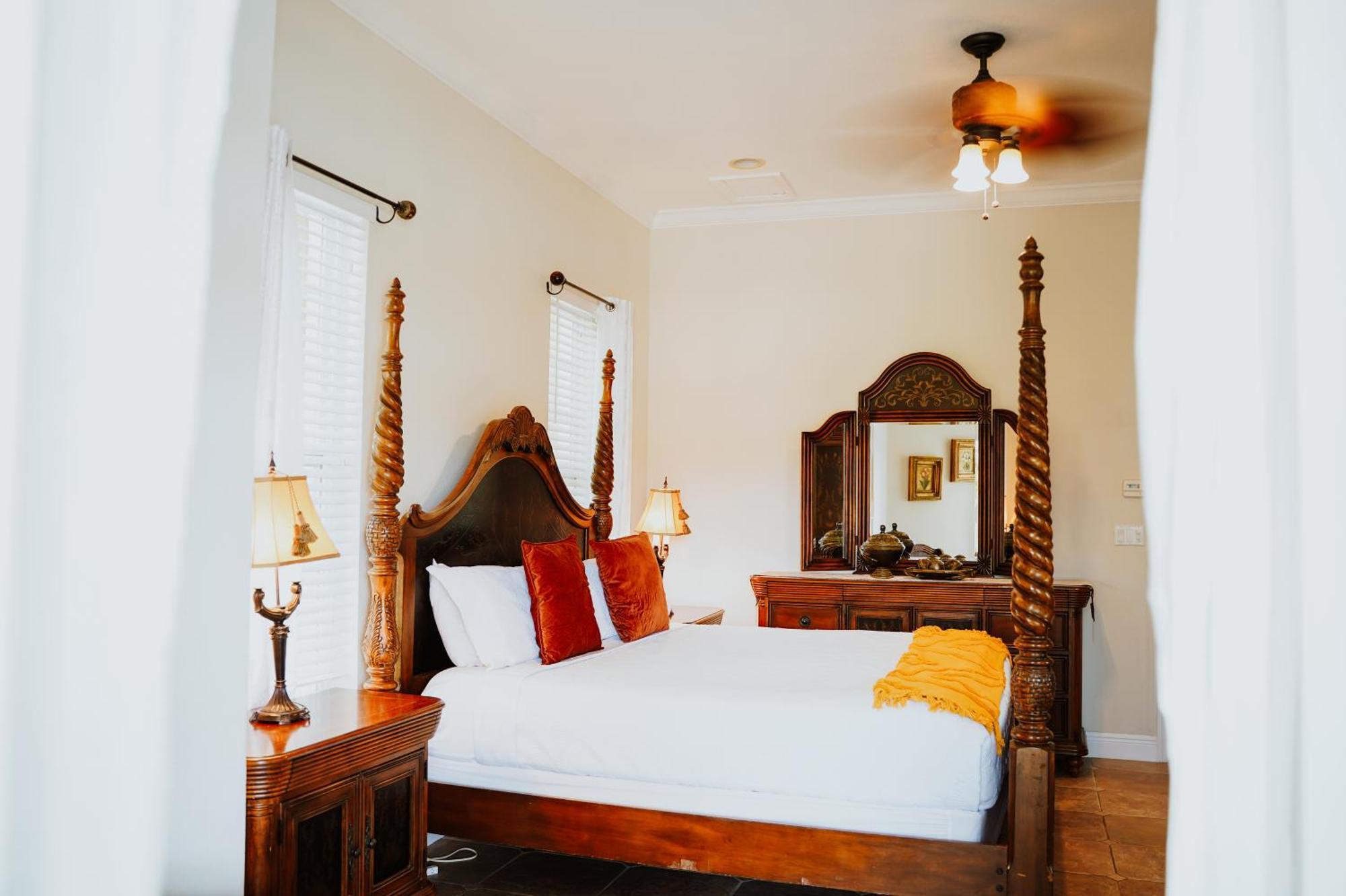 Shangri-La Boutique Bed & Breakfast West Bay Camera foto