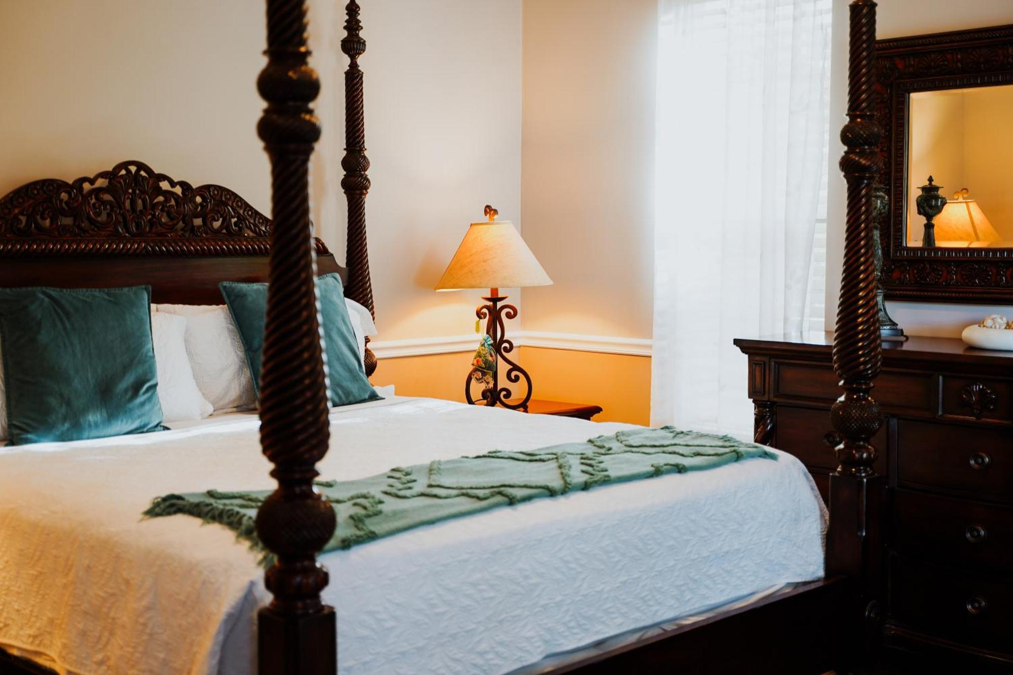 Shangri-La Boutique Bed & Breakfast West Bay Esterno foto