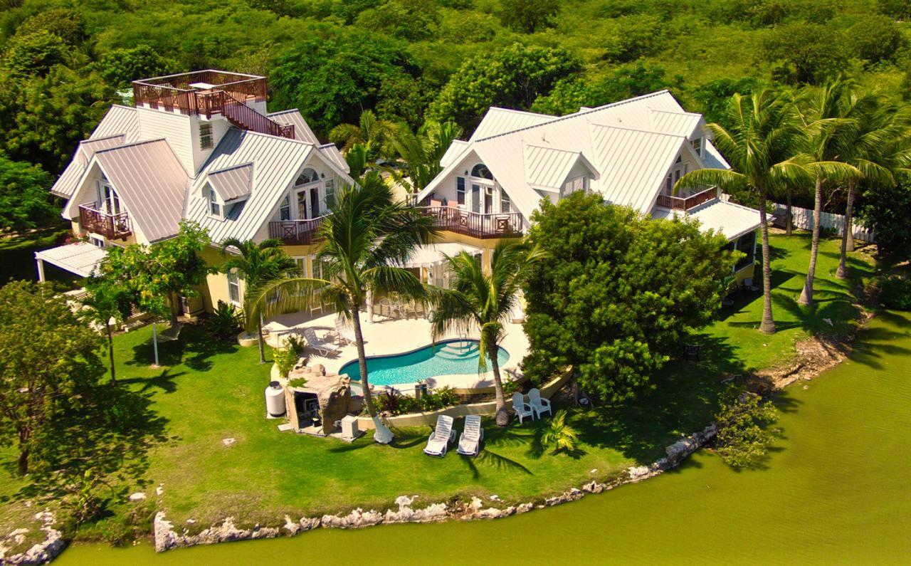 Shangri-La Boutique Bed & Breakfast West Bay Esterno foto