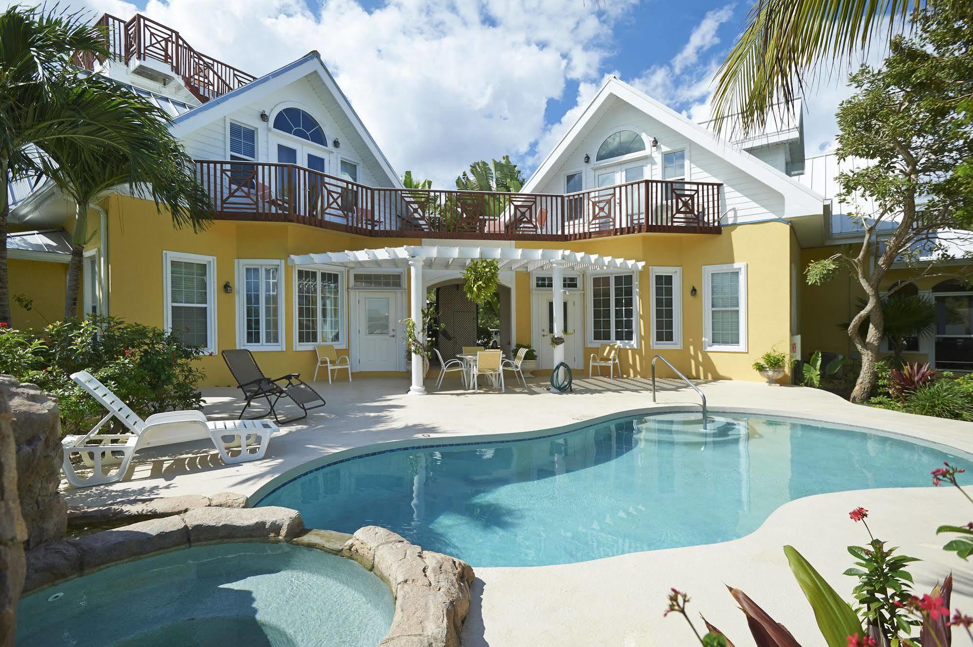 Shangri-La Boutique Bed & Breakfast West Bay Esterno foto